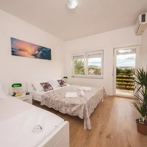 Bed & Breakfast Riviera, Starigrad Paklenica