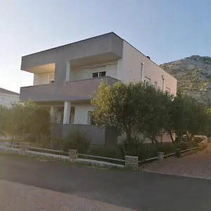 Lota Apartmán